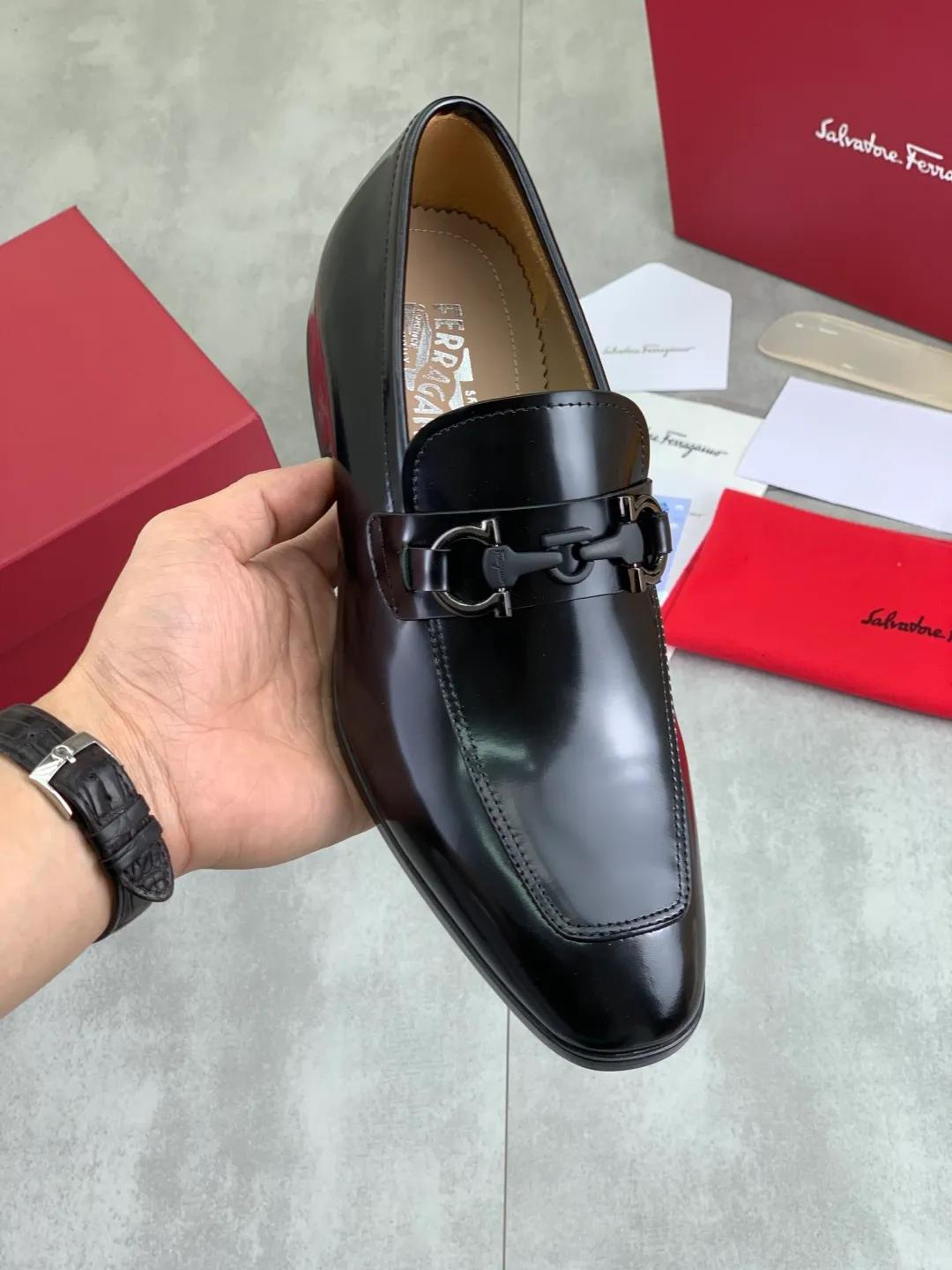 Men's men's shoes 💰P600💰[New model] High quality water-dyed cowhide 🆘[Salvatore Ferragamo] Ferragamo's latest casual business leather shoes for men! Listed simultaneously! The fabric is made of specially imported original calfskin, and the interior is made of imported water-dyed cowhide. It is absolutely luxurious and leads the fashion trend. High-end rubber outsole, size: 38-44 (45 and 46 can be customized) 5️⃣ colors available